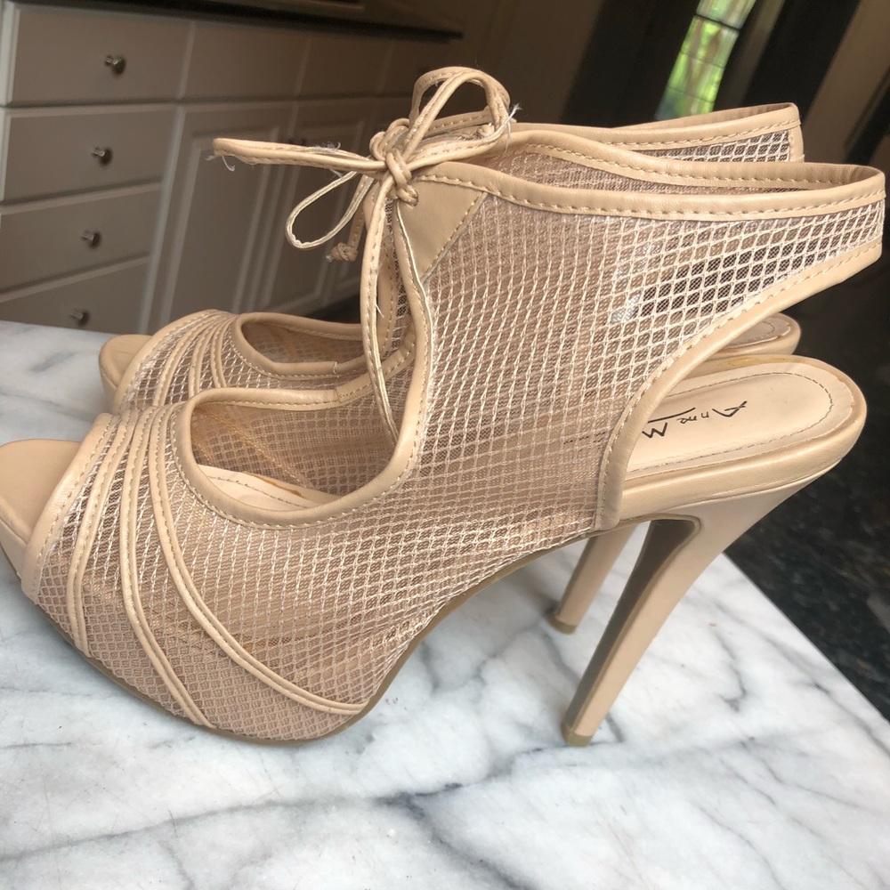 Anne Michelle pumps